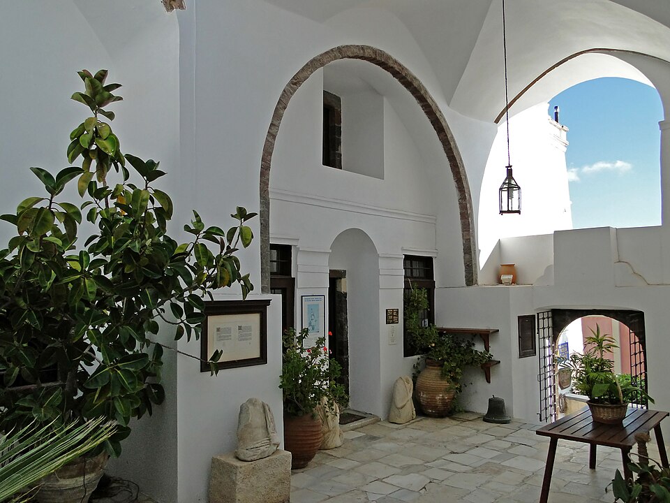 File:Cultural Centre Megaro Gyzi 01.jpg