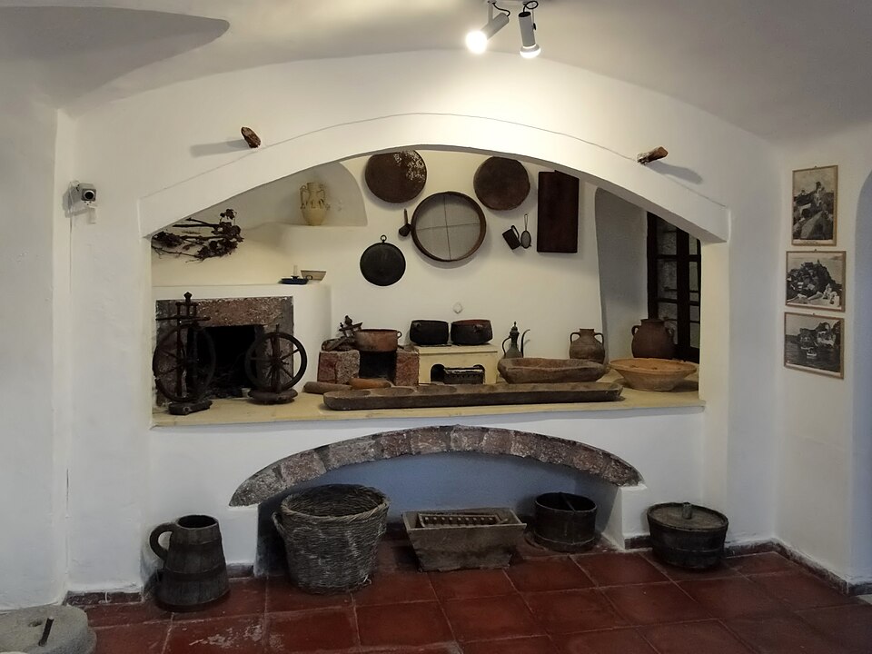 File:Cultural Centre Megaro Gyzi 03.jpg